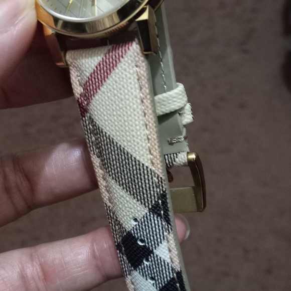 PRE-OWNED BURBERRY UNISEX 38MM CLASSIC CHECKED SWISS MADE QUARTZ WATCH BU9026 - Picture 7 of 11